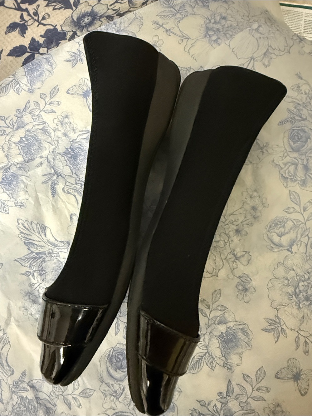 Anne Klein Black Patent Cap-Toe Ballet Flats with Metal Plaque - Picture 3 of 6